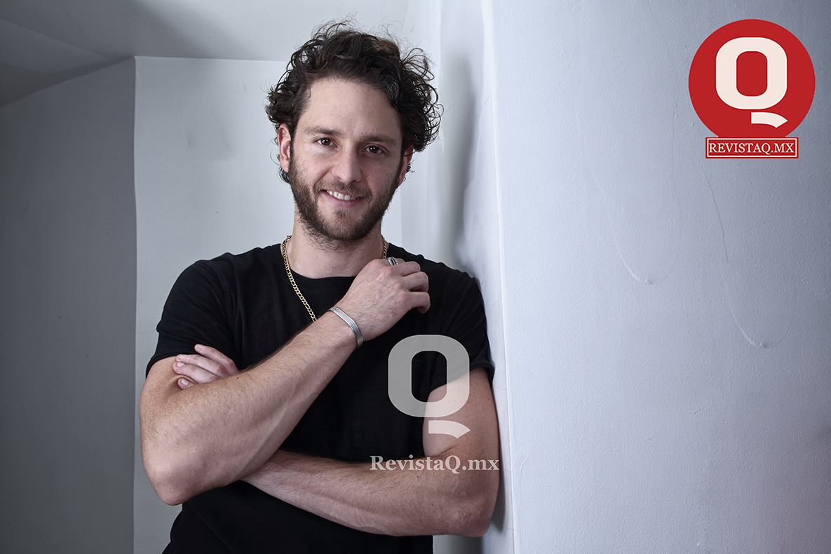 A__El_carismatico_actor_y_cantante_retoma_su_faceta_en_la_musica_28129.JPG
